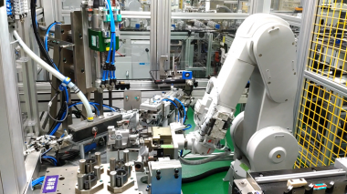 机器人拧螺丝搬运及集虑器、垫片装配